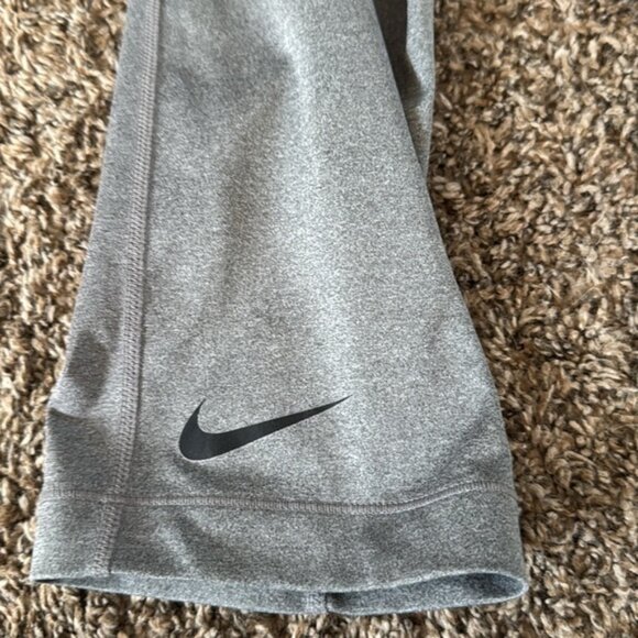 Nike Pro Small Gray Cropped Workout Pants - Picture 5 of 7